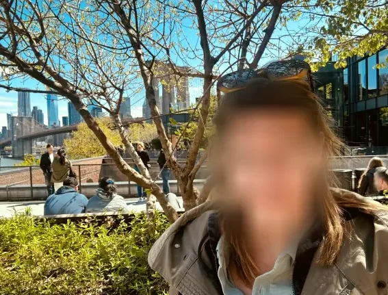 Anna, 39