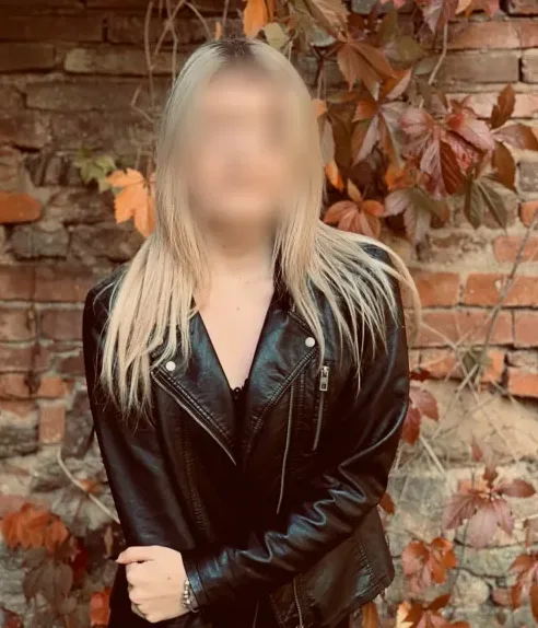 Celine, 32