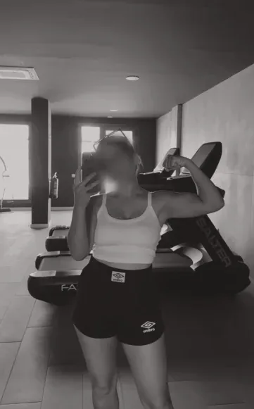 Celine, 25