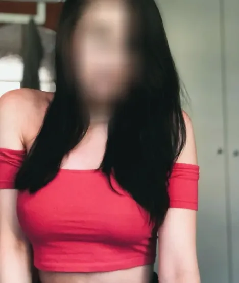 Chiara, 32