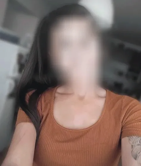 Clara, 32