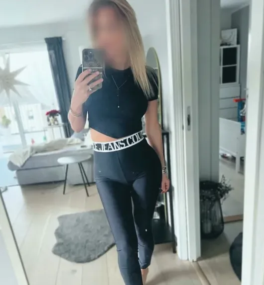 Corinna, 32