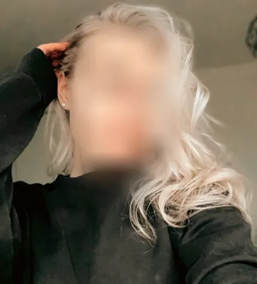 Fiona, 24