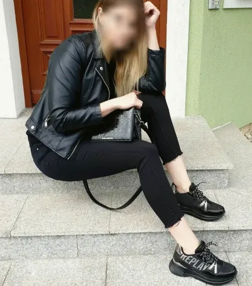 Laura, 37