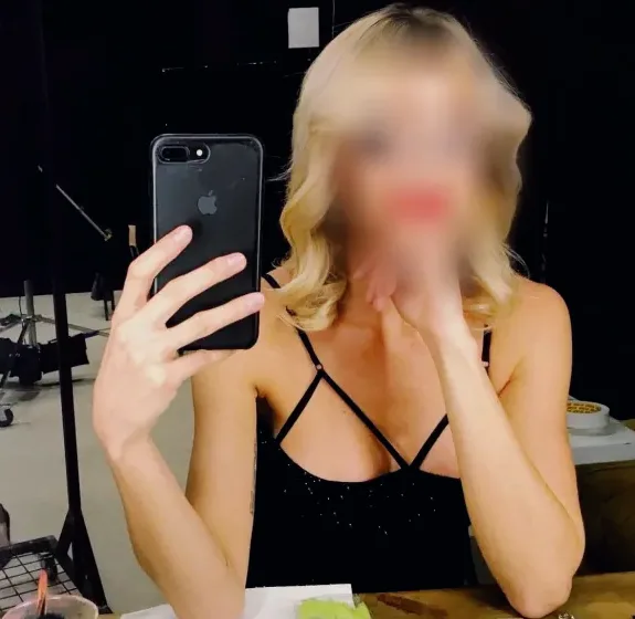 Michaela, 32