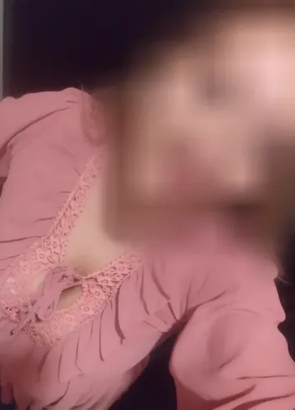 Rosa, 28